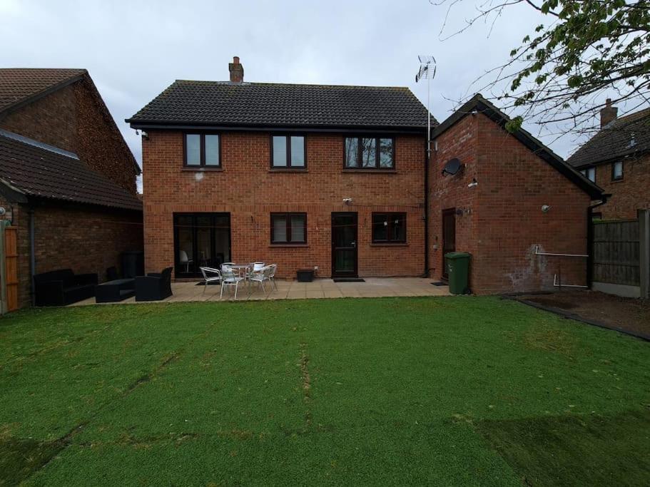 London Luxury 6 Bedroom Family House Sleeps 12 People Parking For 4 Cars Close To Tube. Chigwell Eksteriør billede