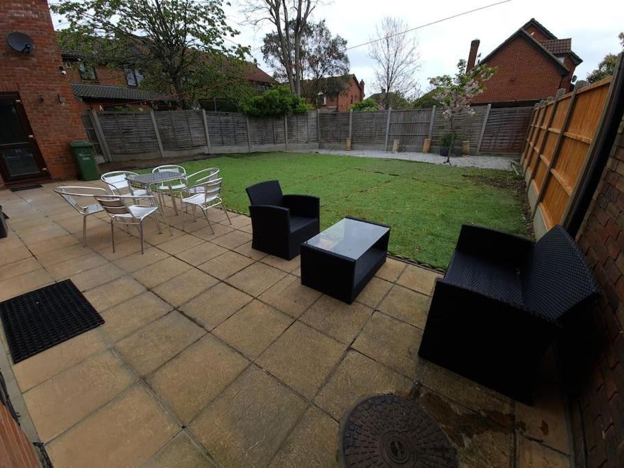 London Luxury 6 Bedroom Family House Sleeps 12 People Parking For 4 Cars Close To Tube. Chigwell Eksteriør billede
