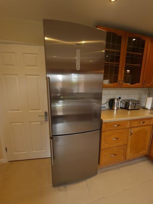 London Luxury 6 Bedroom Family House Sleeps 12 People Parking For 4 Cars Close To Tube. Chigwell Eksteriør billede