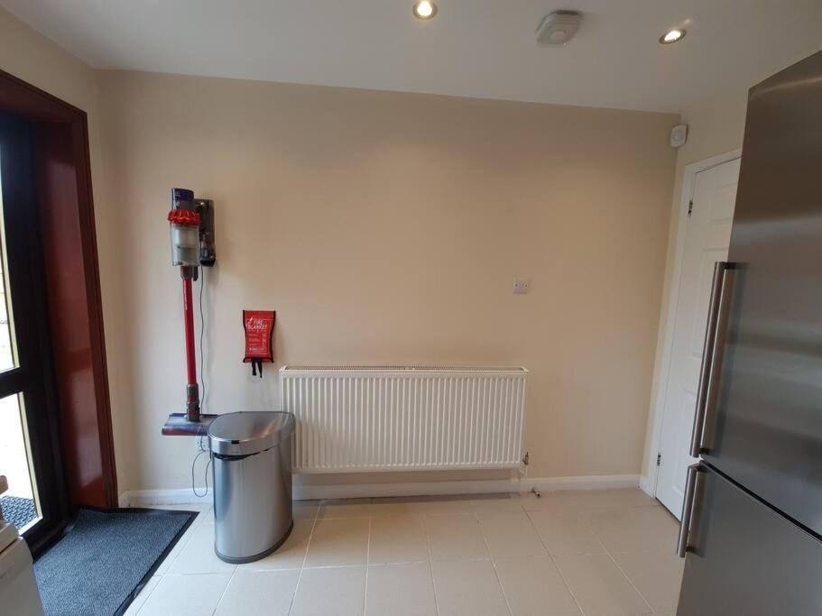 London Luxury 6 Bedroom Family House Sleeps 12 People Parking For 4 Cars Close To Tube. Chigwell Eksteriør billede