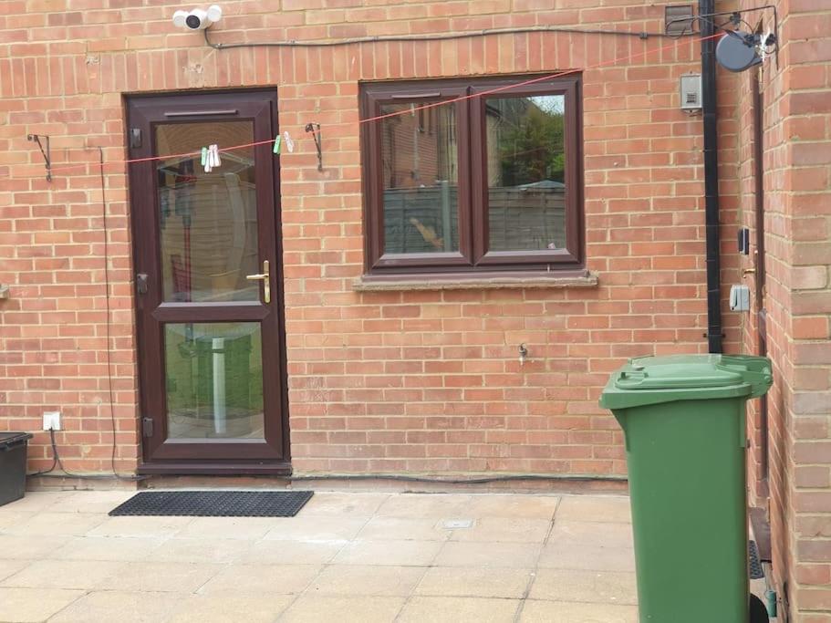 London Luxury 6 Bedroom Family House Sleeps 12 People Parking For 4 Cars Close To Tube. Chigwell Eksteriør billede