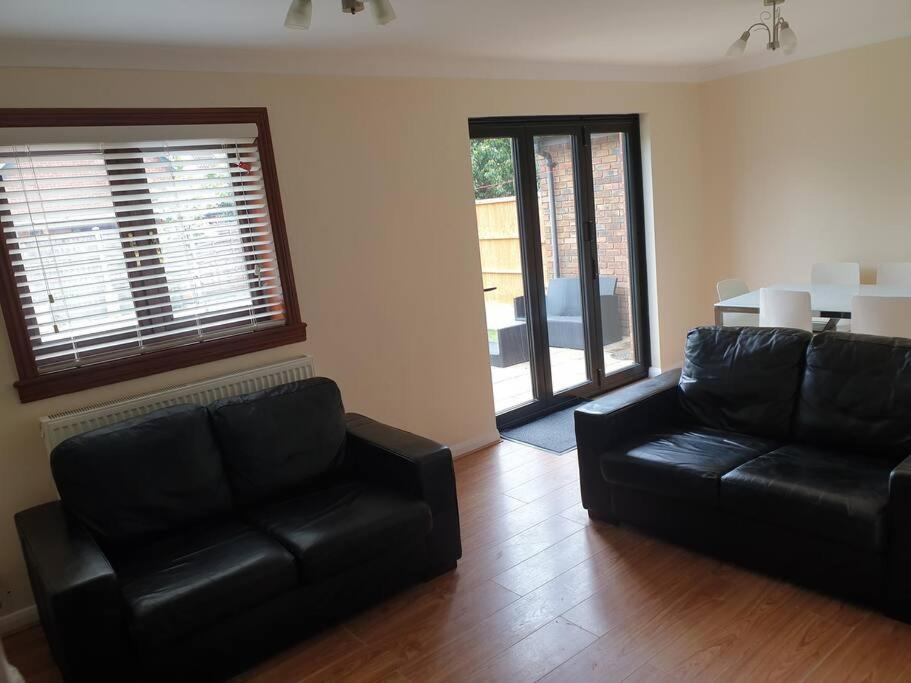 London Luxury 6 Bedroom Family House Sleeps 12 People Parking For 4 Cars Close To Tube. Chigwell Eksteriør billede