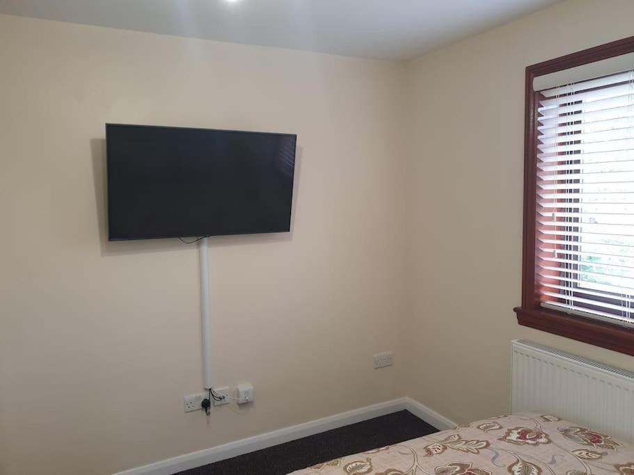 London Luxury 6 Bedroom Family House Sleeps 12 People Parking For 4 Cars Close To Tube. Chigwell Eksteriør billede