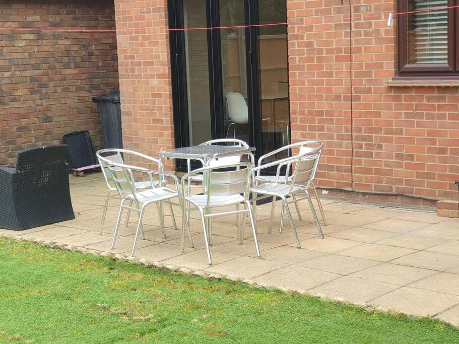 London Luxury 6 Bedroom Family House Sleeps 12 People Parking For 4 Cars Close To Tube. Chigwell Eksteriør billede