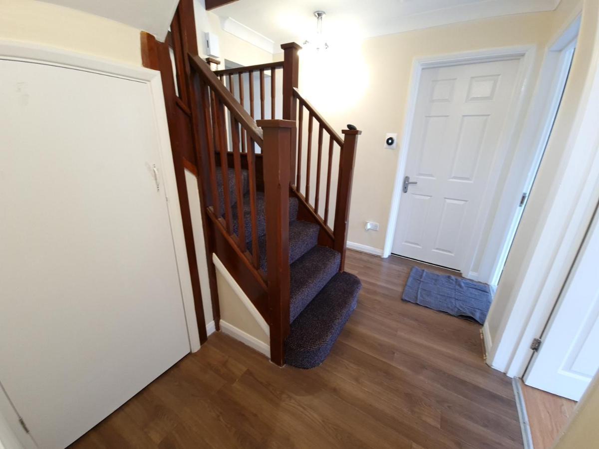 London Luxury 6 Bedroom Family House Sleeps 12 People Parking For 4 Cars Close To Tube. Chigwell Eksteriør billede