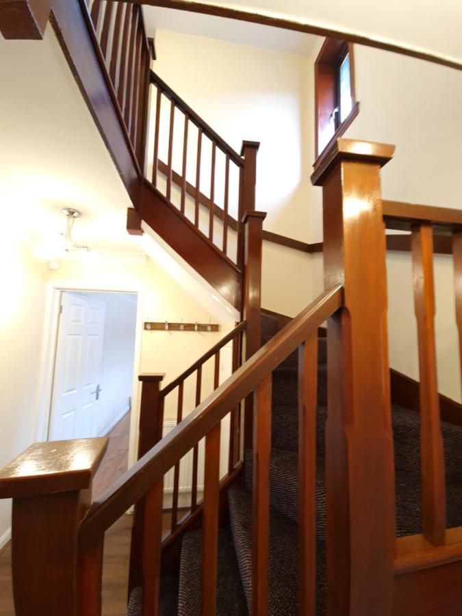 London Luxury 6 Bedroom Family House Sleeps 12 People Parking For 4 Cars Close To Tube. Chigwell Eksteriør billede
