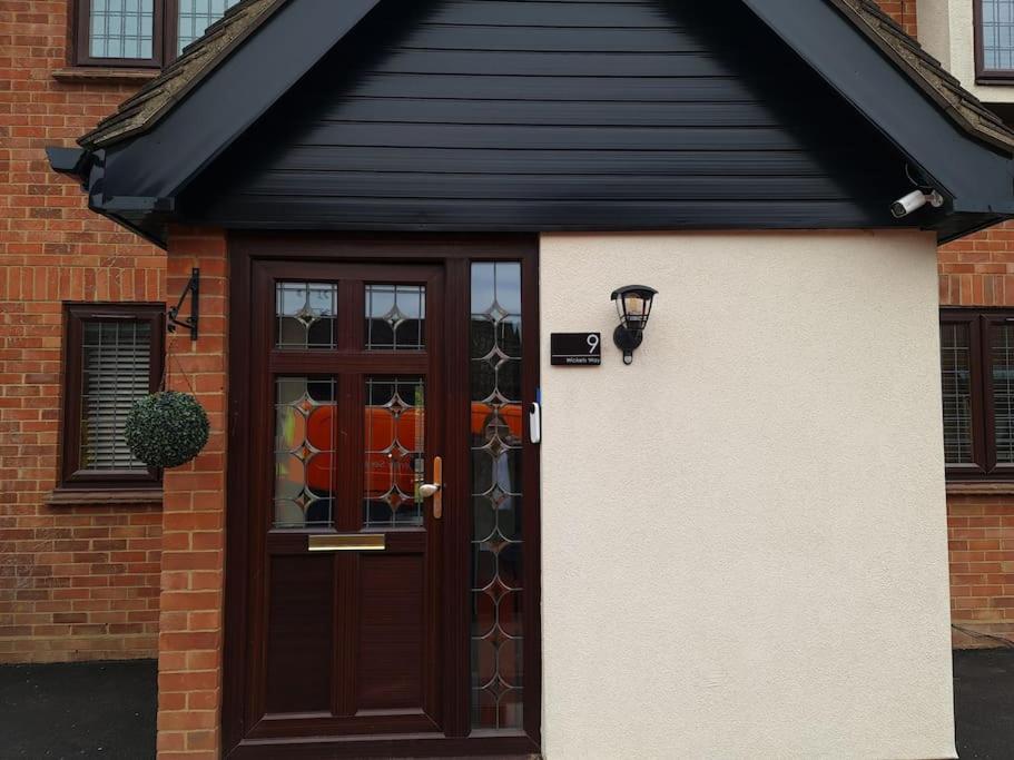 London Luxury 6 Bedroom Family House Sleeps 12 People Parking For 4 Cars Close To Tube. Chigwell Eksteriør billede