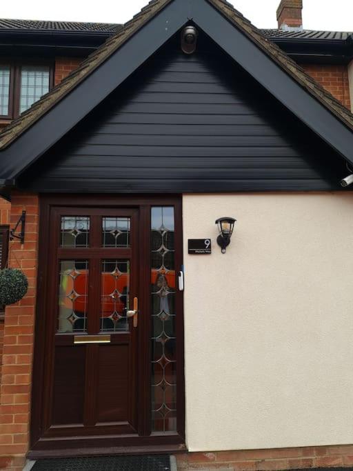 London Luxury 6 Bedroom Family House Sleeps 12 People Parking For 4 Cars Close To Tube. Chigwell Eksteriør billede